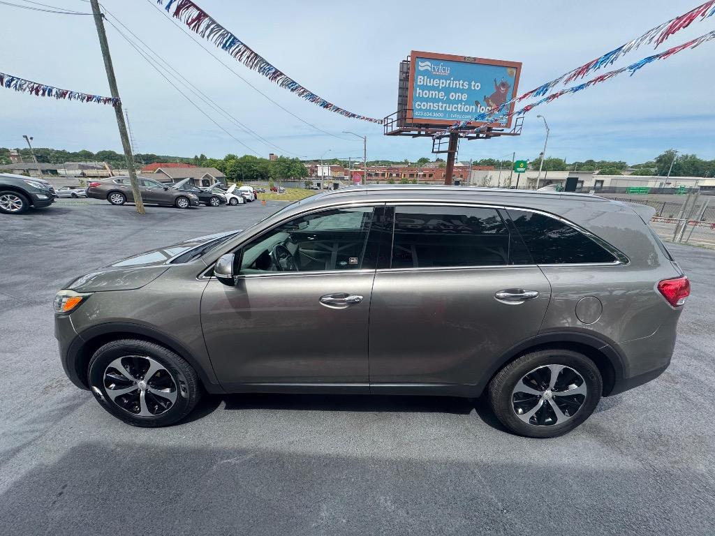 2016 Kia Sorento - $9,995