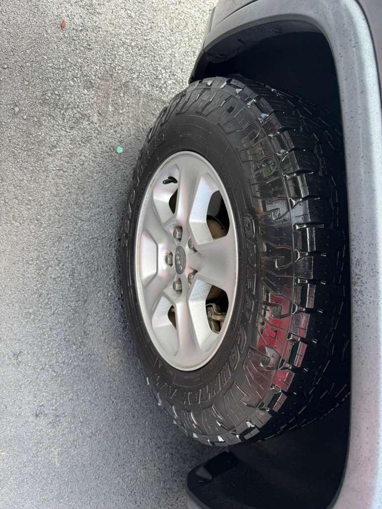 2014 Jeep Cherokee - $10,995