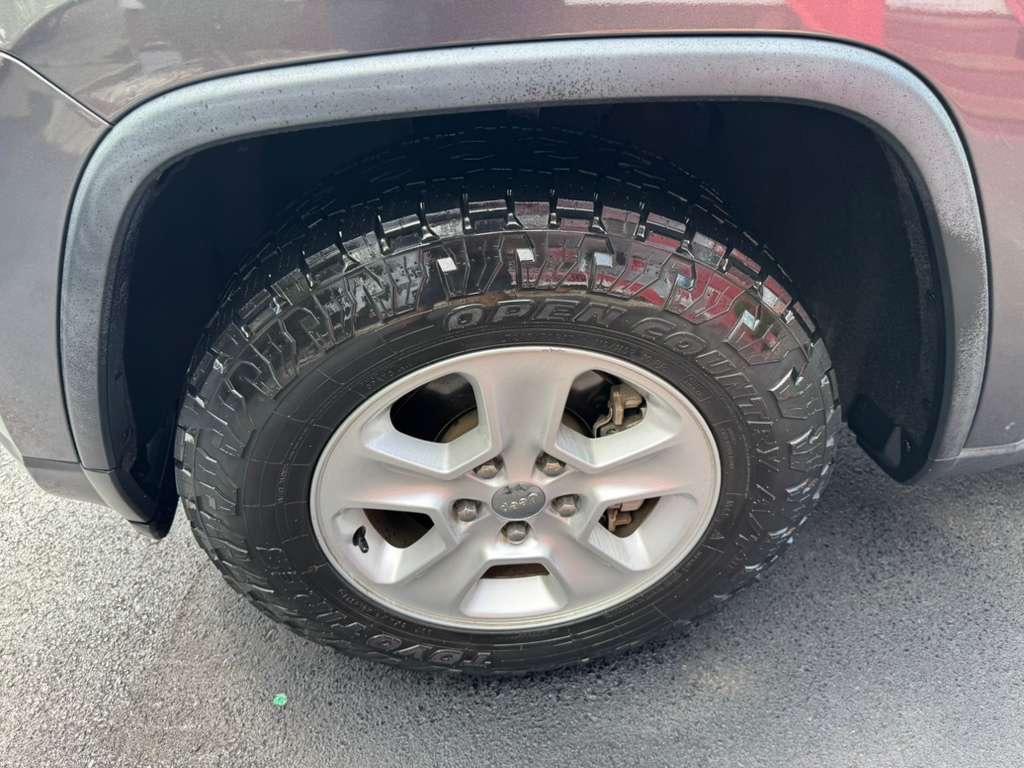 2014 Jeep Cherokee - $10,995