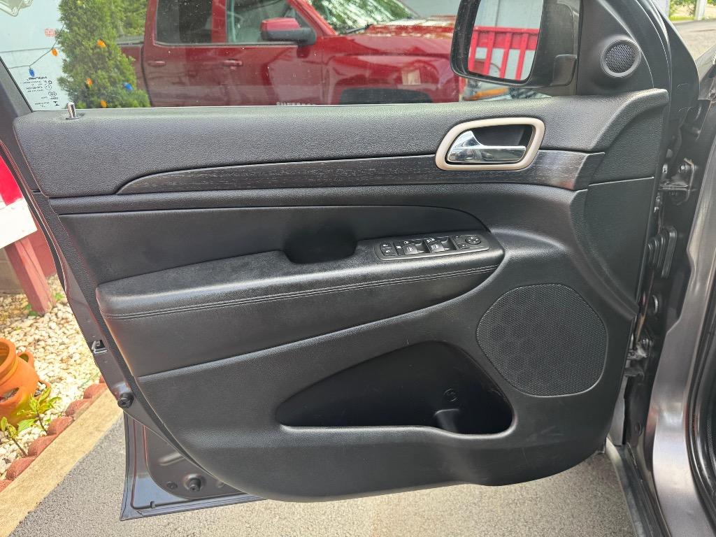 2014 Jeep Cherokee - $10,995