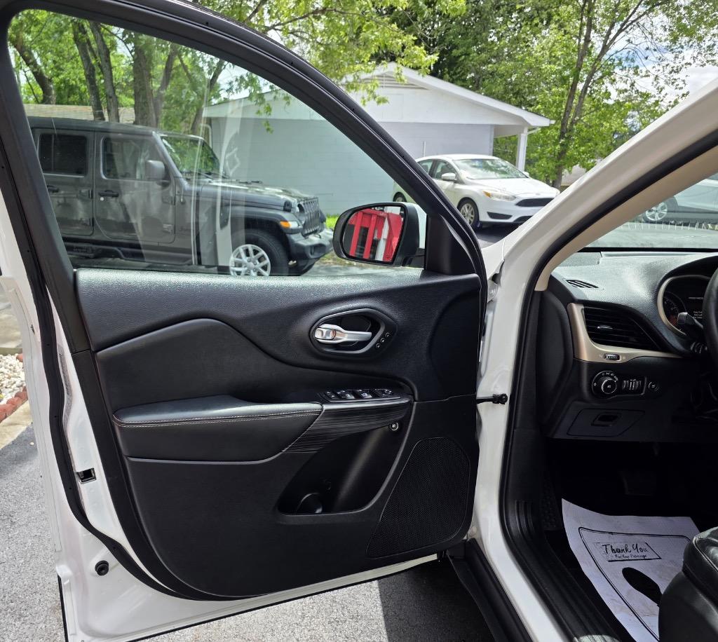 2015 Jeep Cherokee - $10,995
