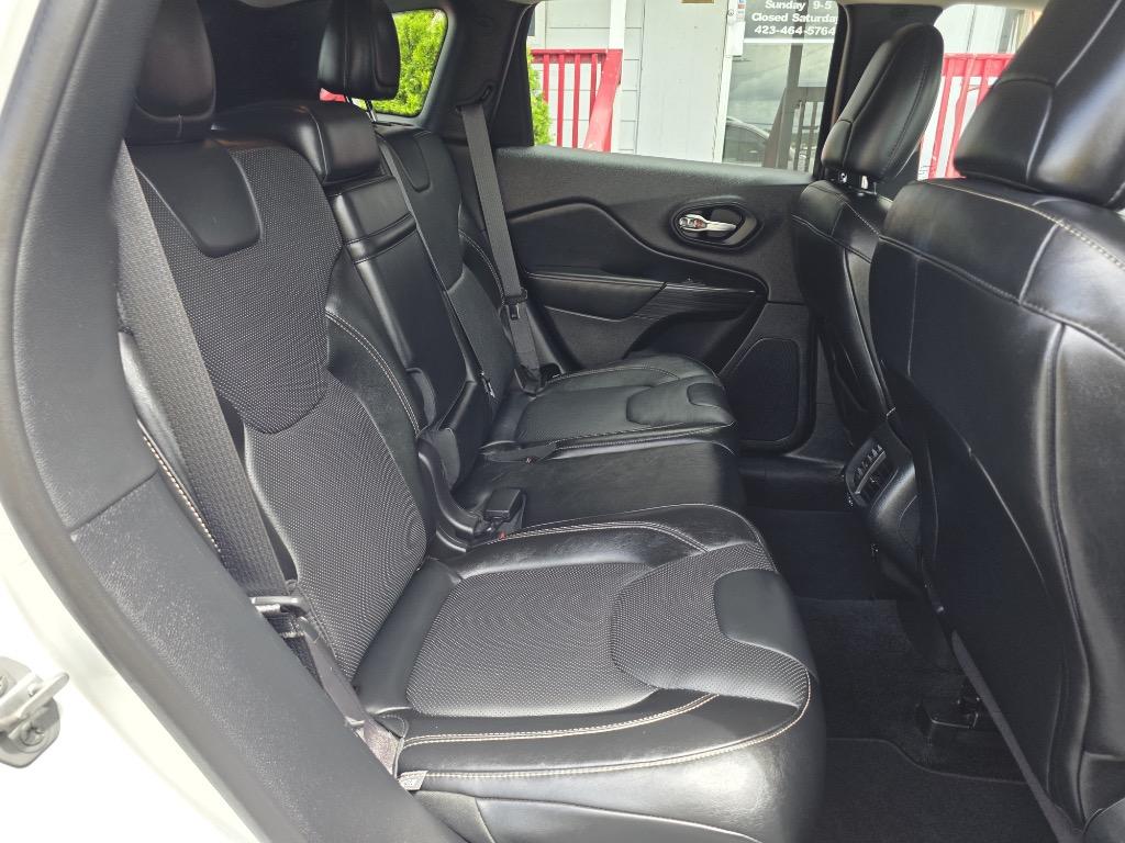 2015 Jeep Cherokee - $10,995