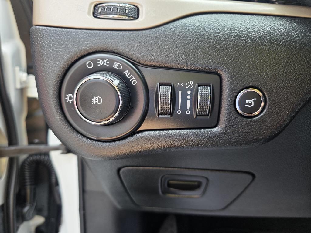 2015 Jeep Cherokee - $10,995