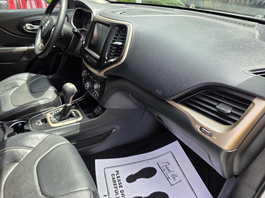 2015 Jeep Cherokee - $10,995
