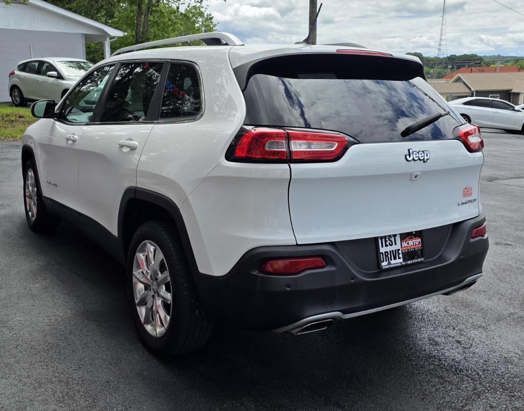2015 Jeep Cherokee - $10,995