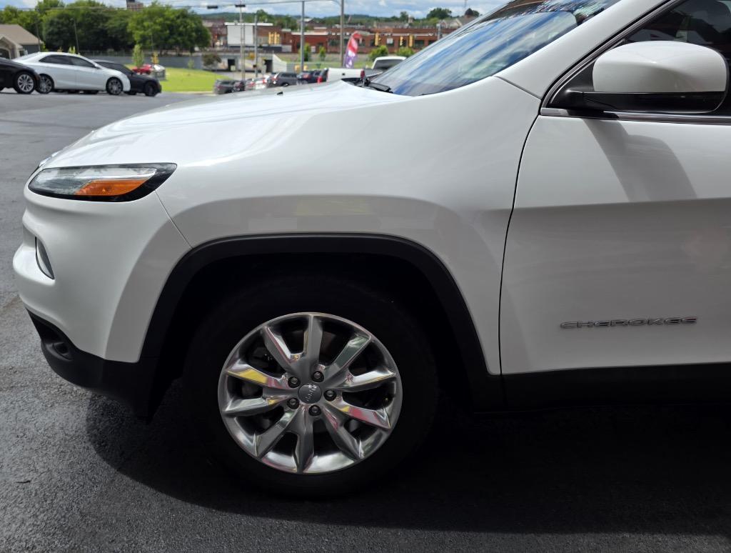 2015 Jeep Cherokee - $10,995