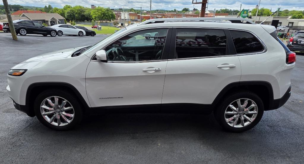 2015 Jeep Cherokee - $10,995