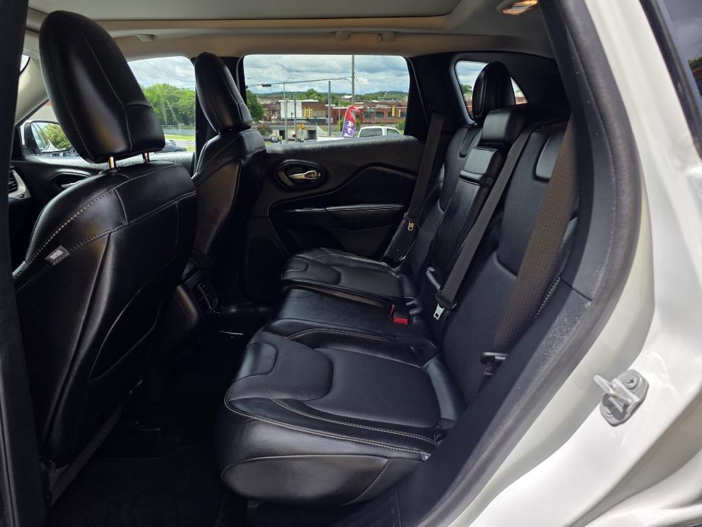 2015 Jeep Cherokee - $10,995