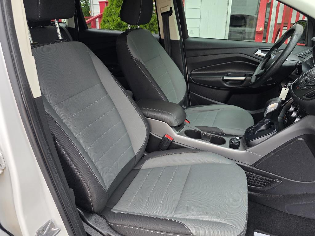 2016 Ford Escape - $10,995
