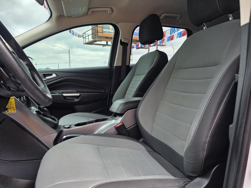 2016 Ford Escape - $10,995