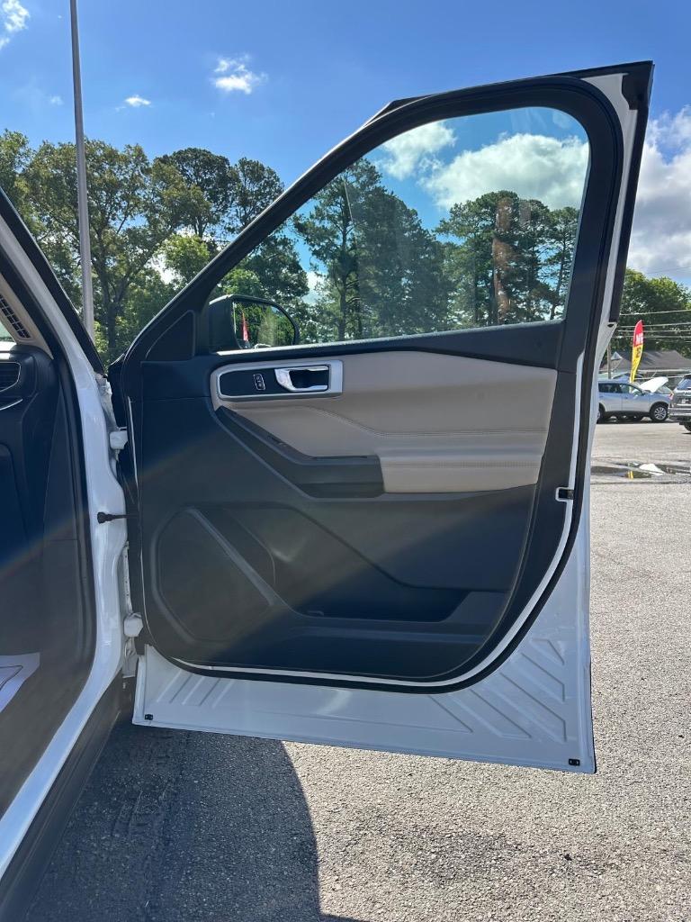 2020 Ford Explorer - $15,995