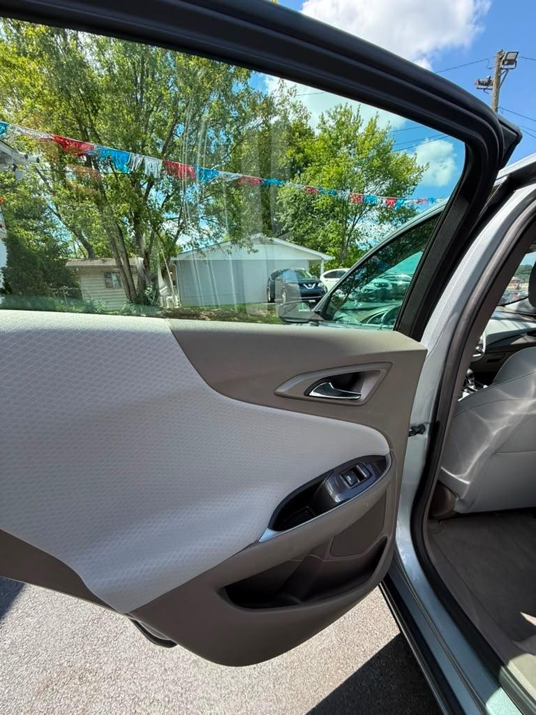 2023 Chevrolet Malibu - $17,995