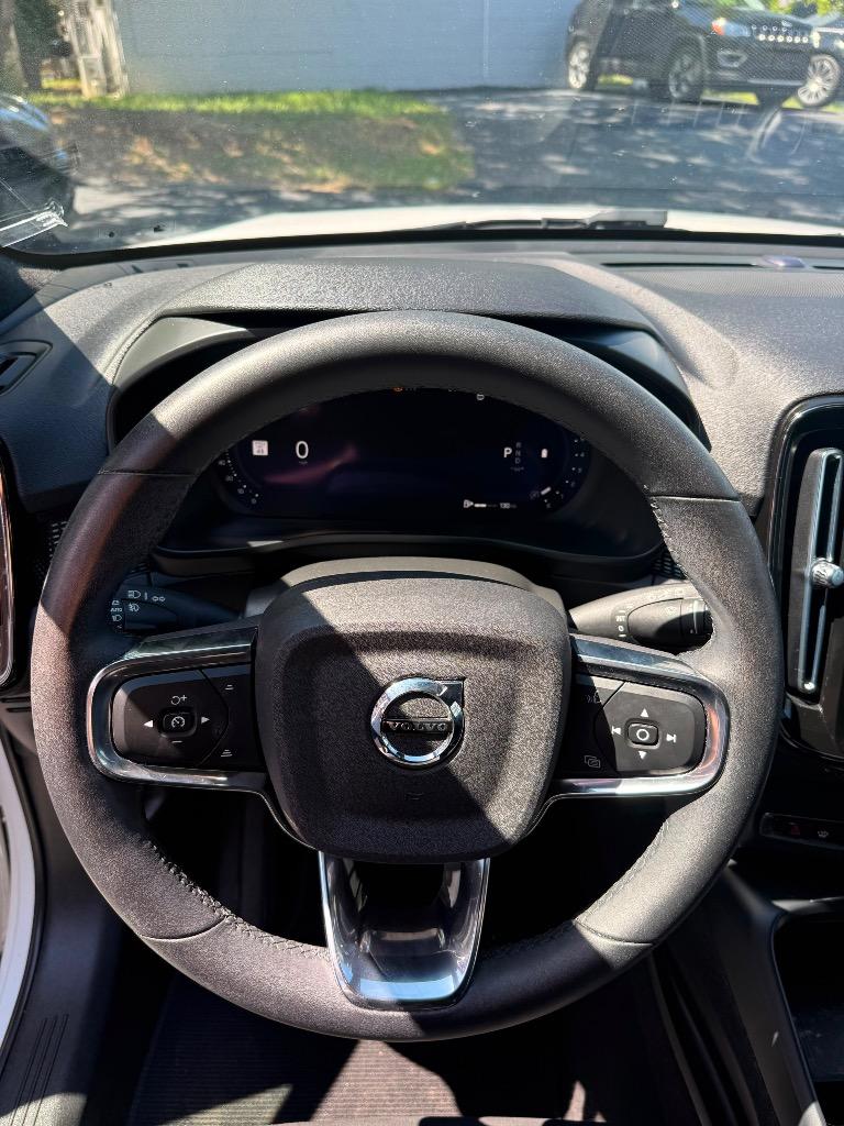 2023 Volvo XC40 - $22,995