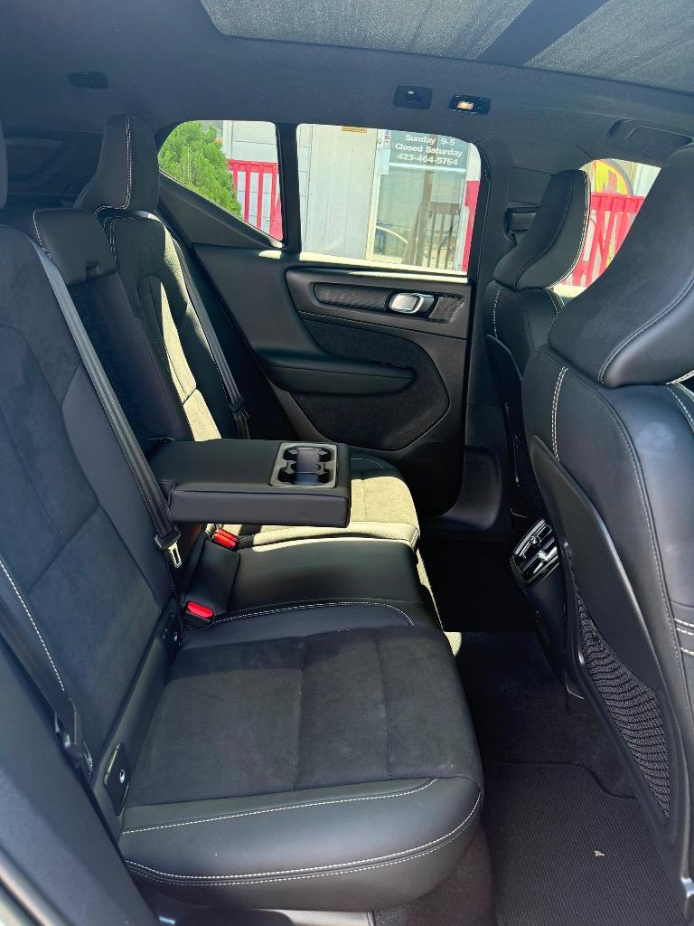 2023 Volvo XC40 - $22,995