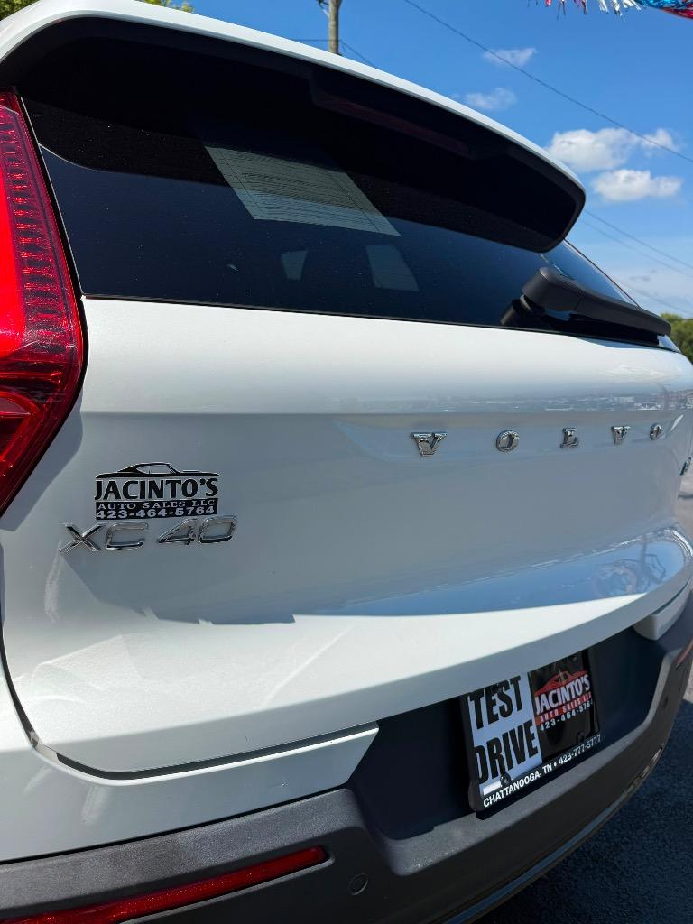 2023 Volvo XC40 - $22,995