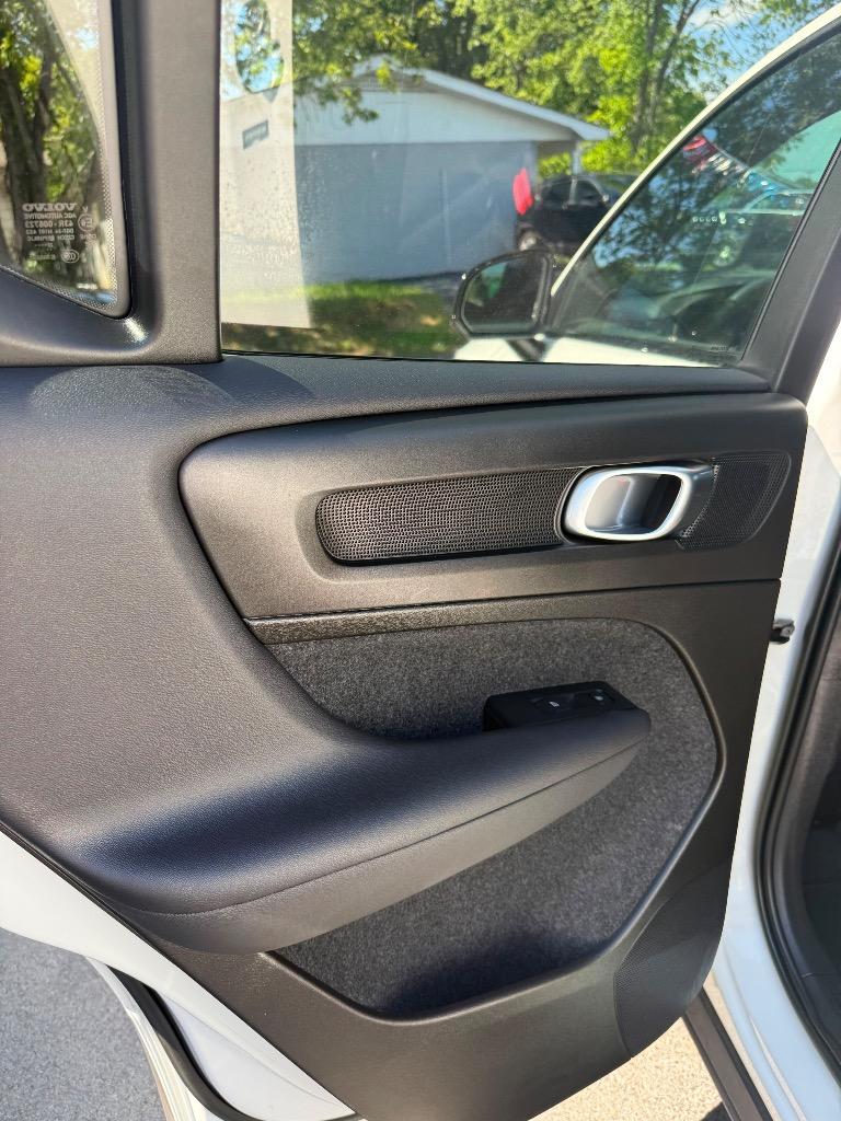 2023 Volvo XC40 - $22,995