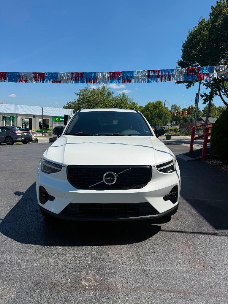2023 Volvo XC40 - $22,995