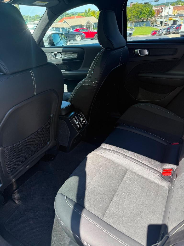 2023 Volvo XC40 - $22,995