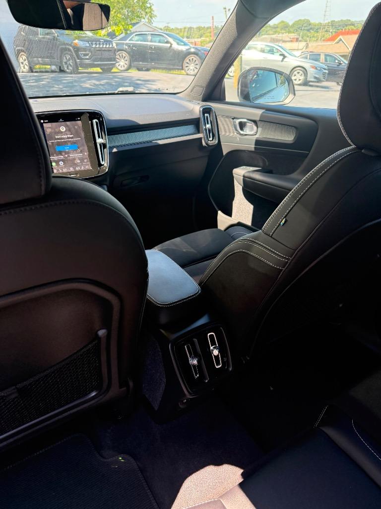 2023 Volvo XC40 - $22,995
