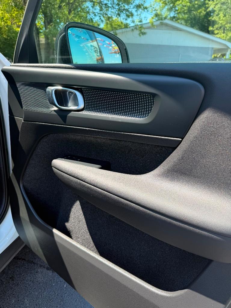 2023 Volvo XC40 - $22,995