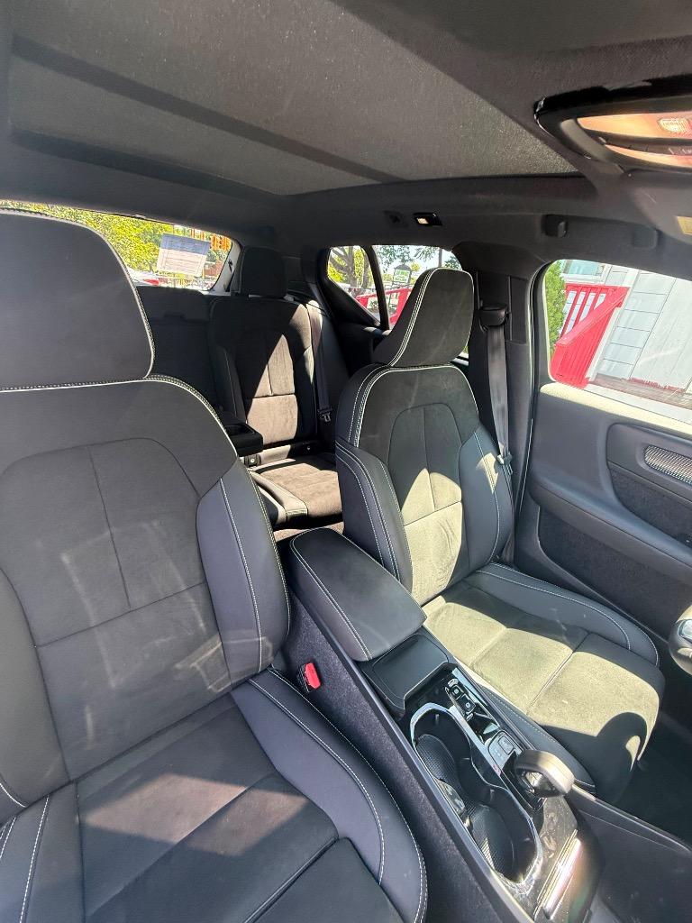 2023 Volvo XC40 - $22,995