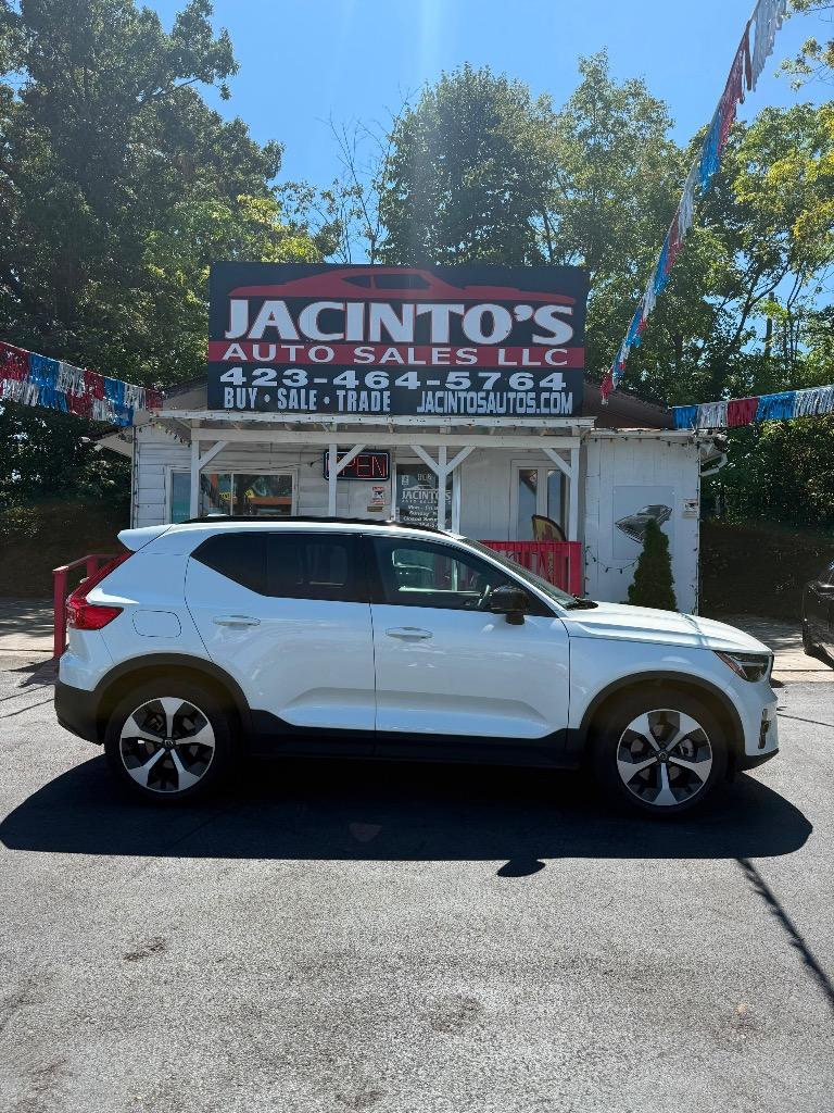 2023 Volvo XC40 - $22,995