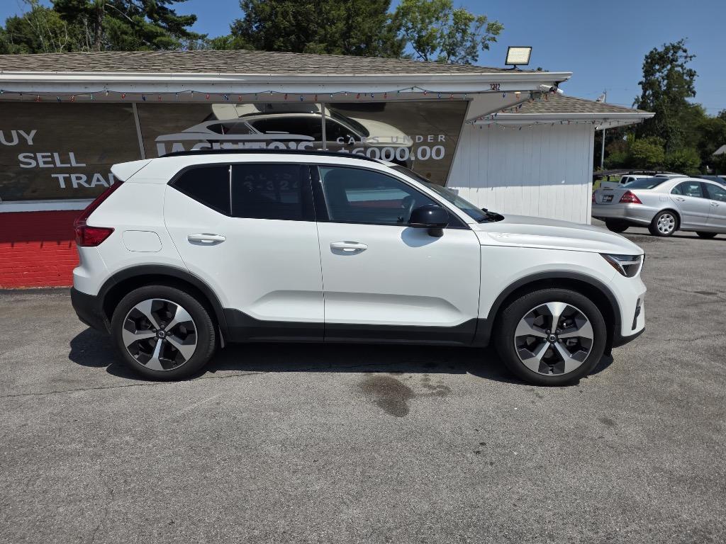 2023 Volvo XC40 - $22,995