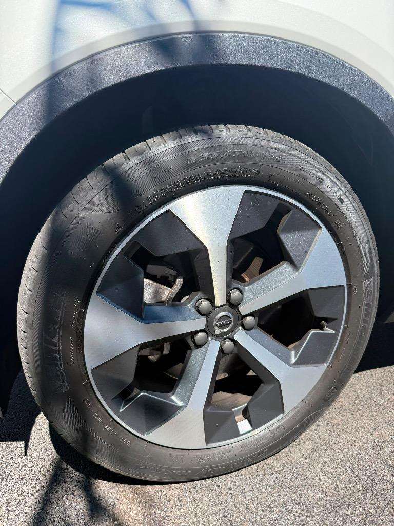2023 Volvo XC40 - $22,995