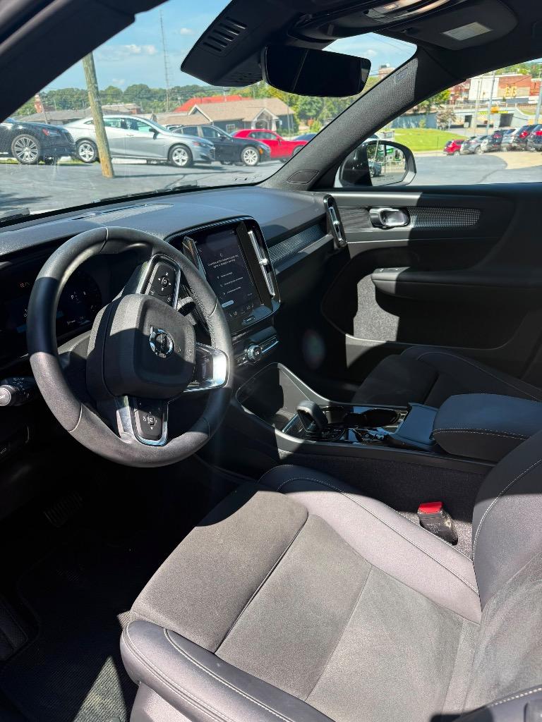 2023 Volvo XC40 - $22,995