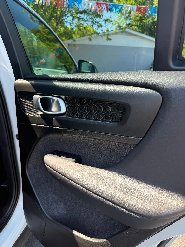 2023 Volvo XC40 - $22,995