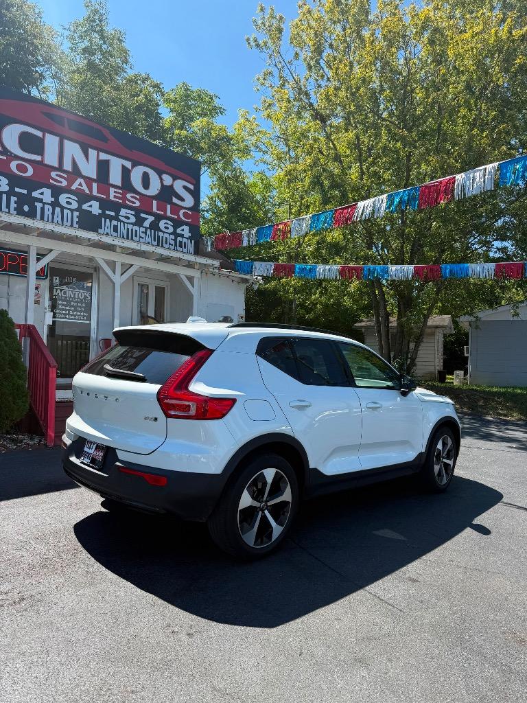 2023 Volvo XC40 - $22,995