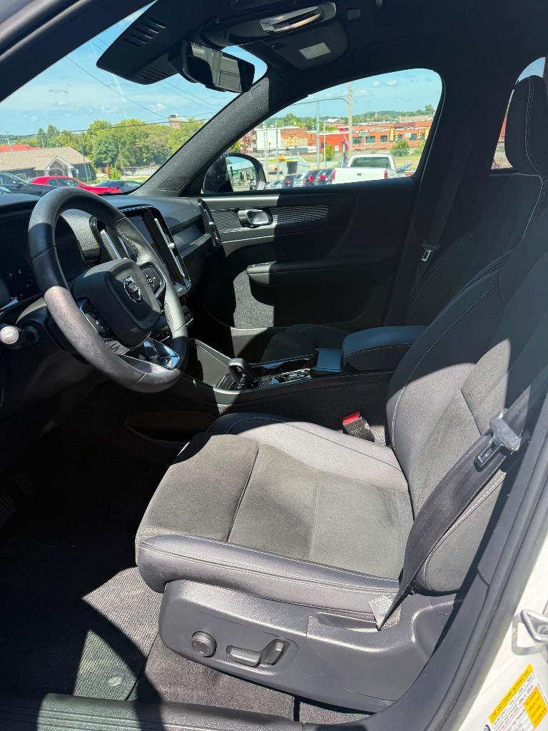 2023 Volvo XC40 - $22,995
