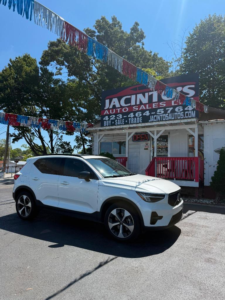 2023 Volvo XC40 - $22,995