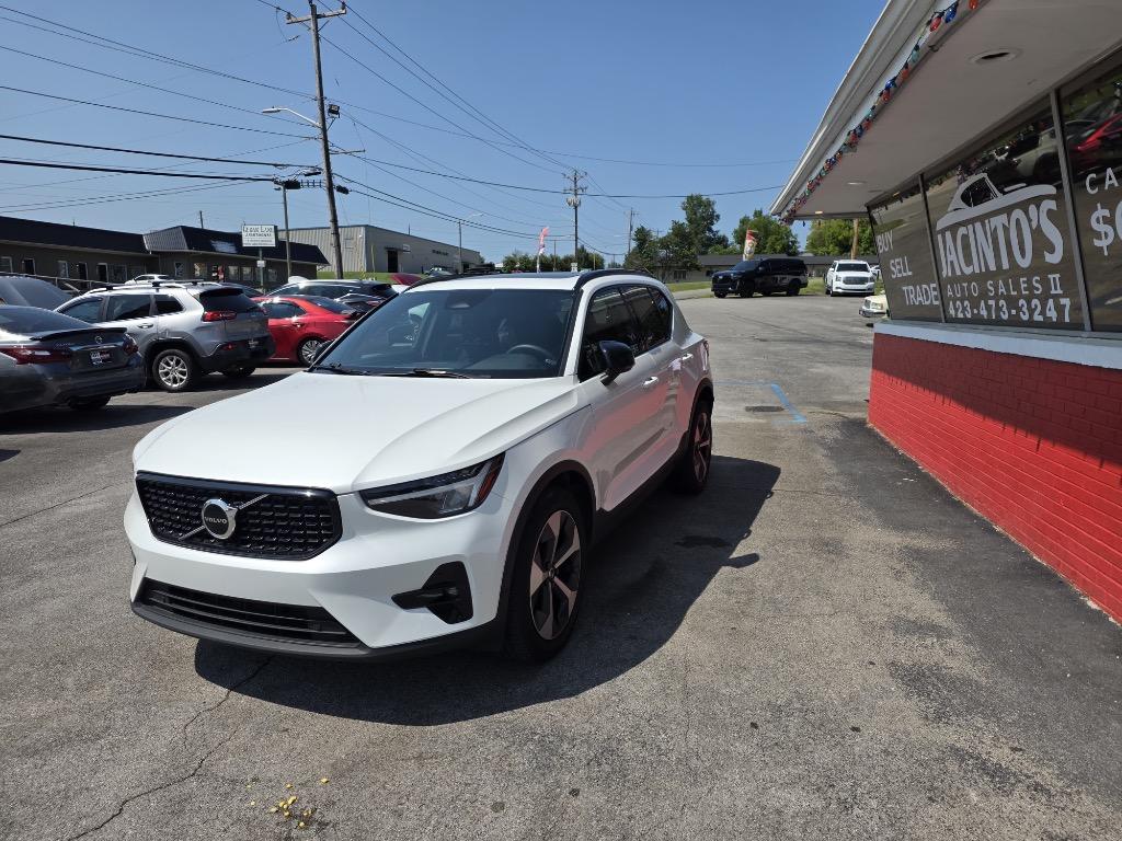 2023 Volvo XC40 - $22,995