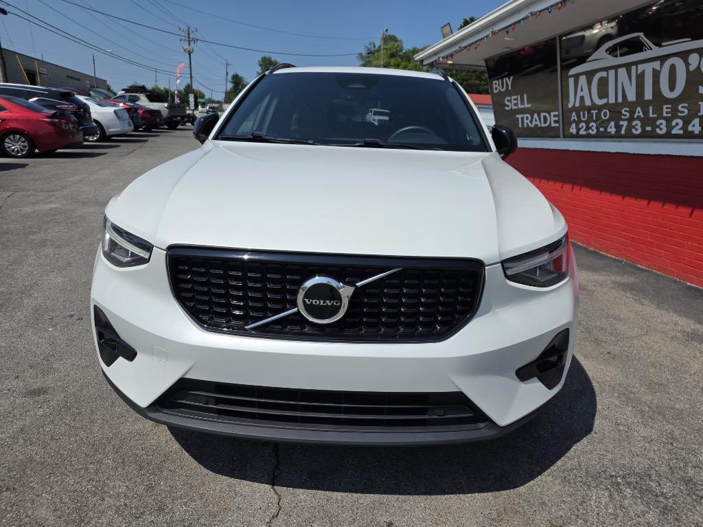 2023 Volvo XC40 - $22,995