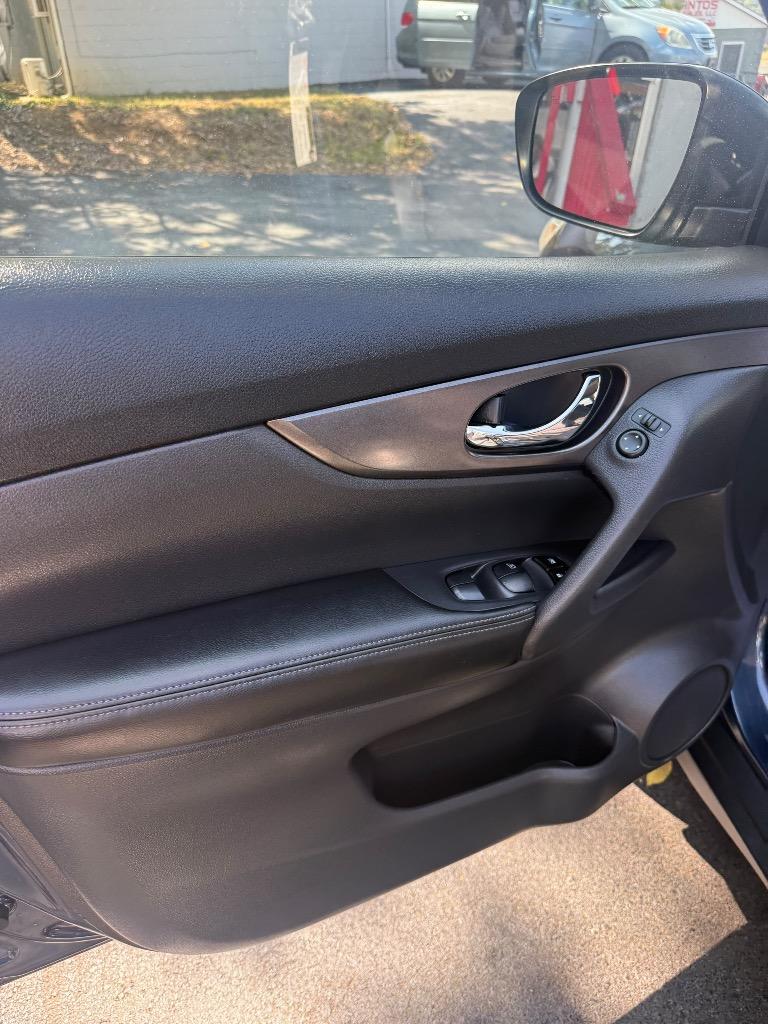 2015 Nissan Rogue - $13,995