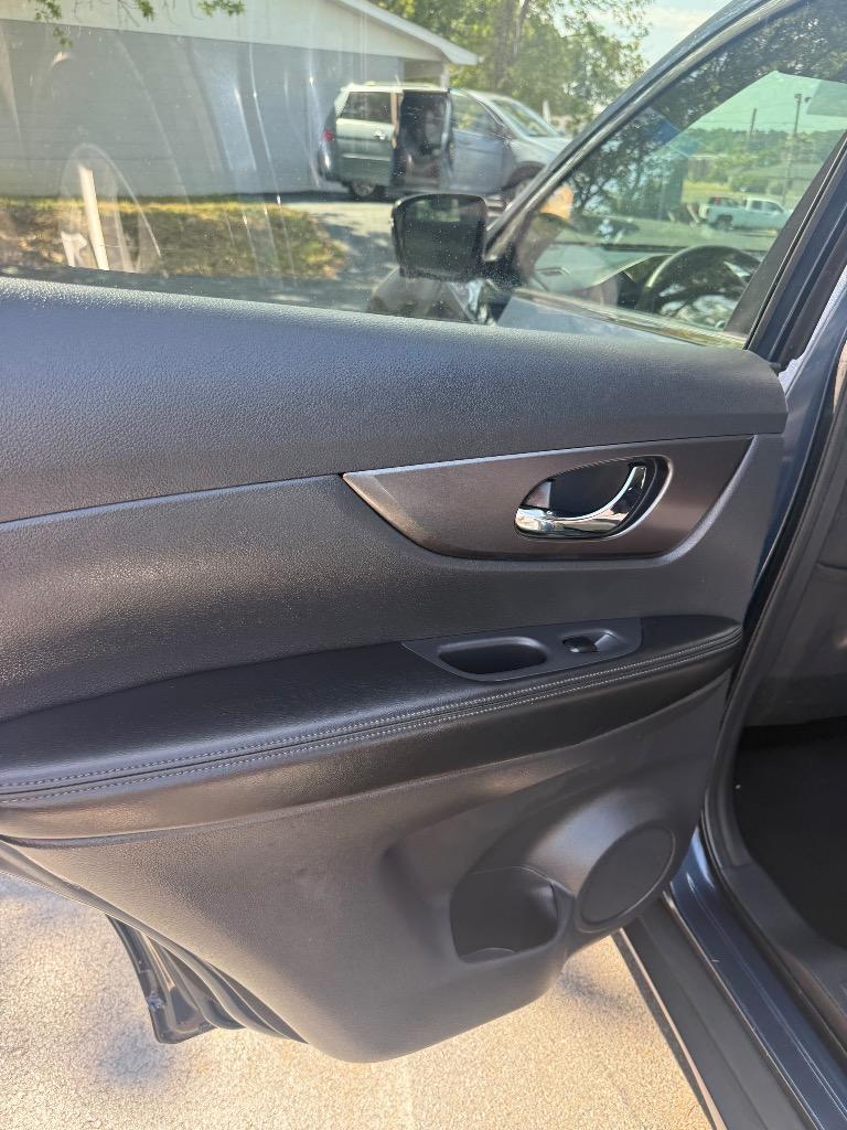 2015 Nissan Rogue - $13,995