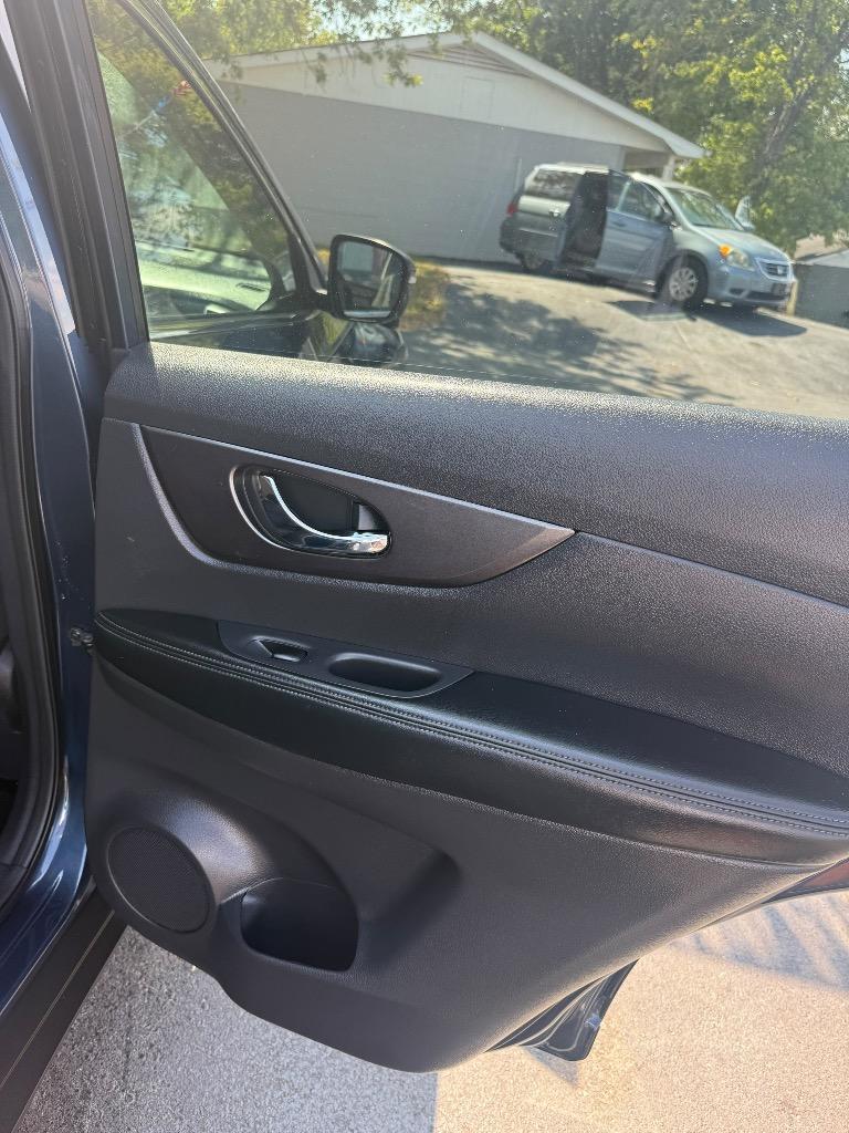 2015 Nissan Rogue - $13,995