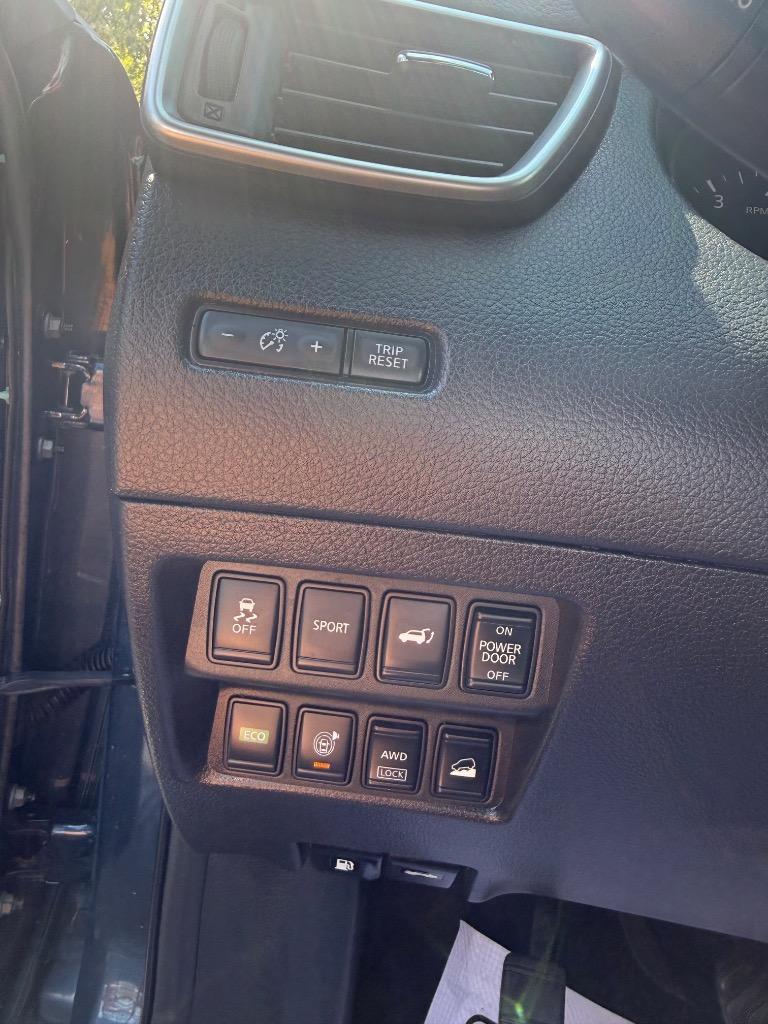 2015 Nissan Rogue - $13,995