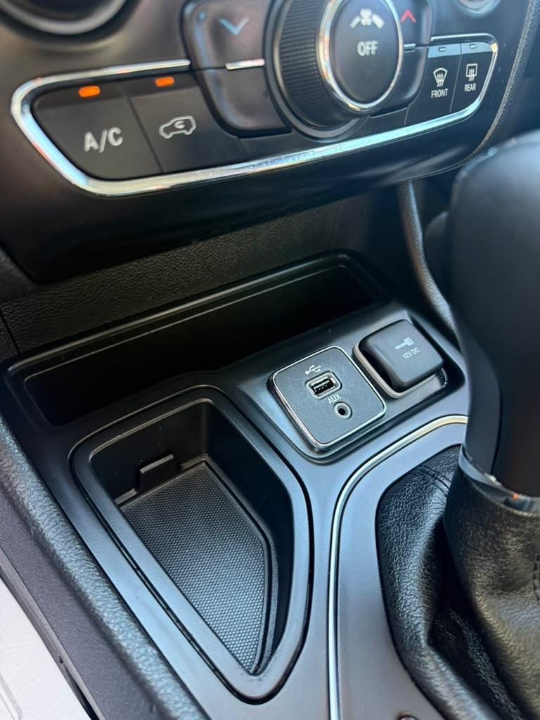 2019 Jeep Cherokee - $15,995