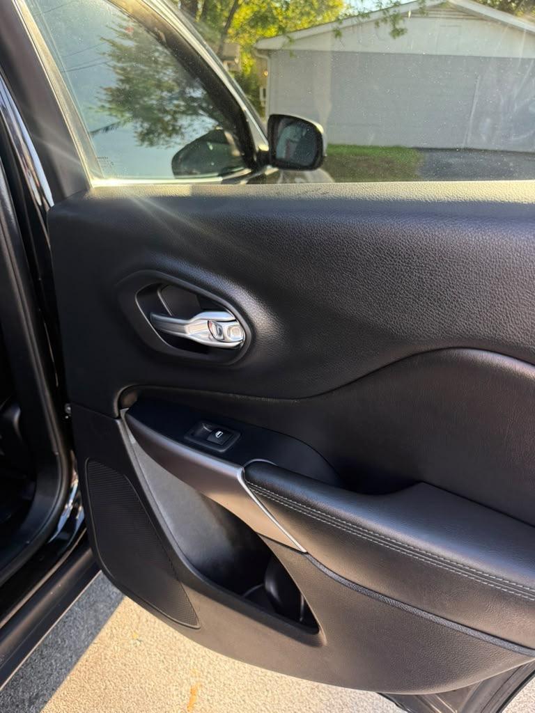 2019 Jeep Cherokee - $15,995