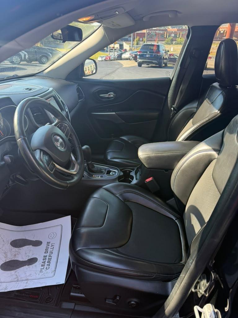 2019 Jeep Cherokee - $15,995