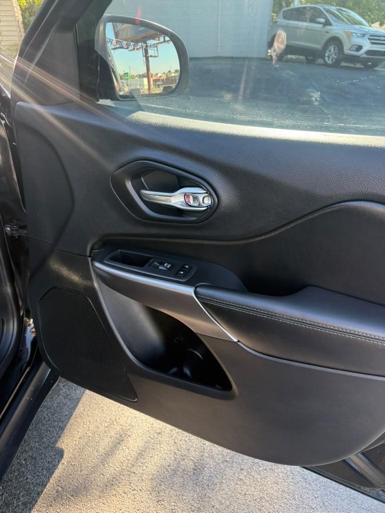 2019 Jeep Cherokee - $15,995