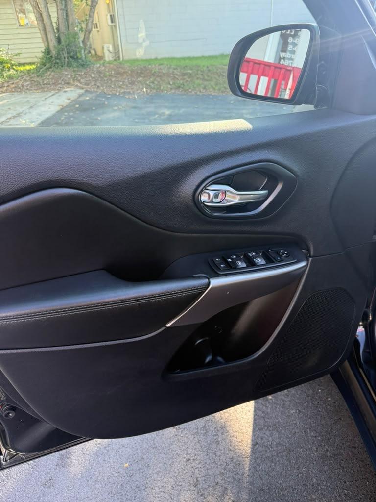 2019 Jeep Cherokee - $15,995