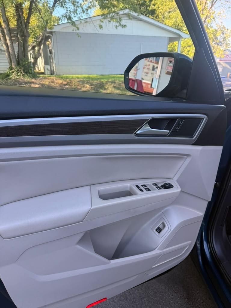 2018 Volkswagen Atlas - $15,995