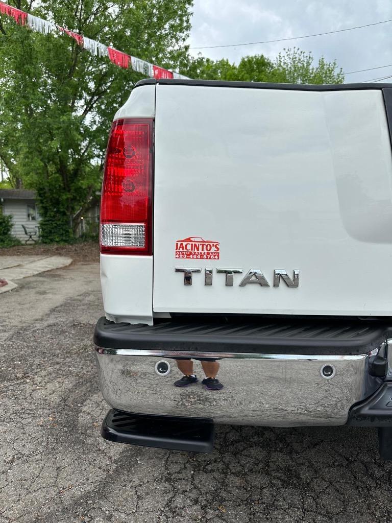 2011 Nissan Titan SV photo