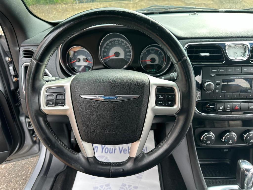 2013 Chrysler 200 Limited photo