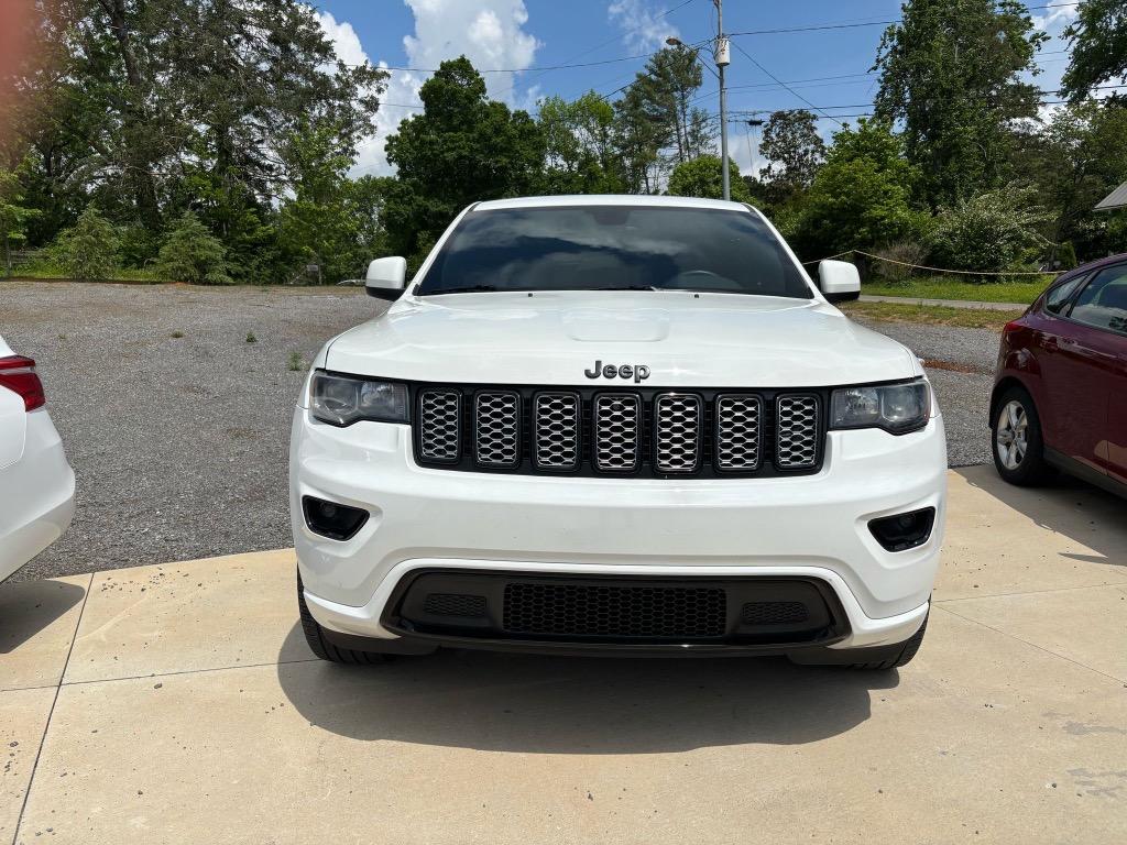 2017 Jeep Grand Cherokee Laredo photo