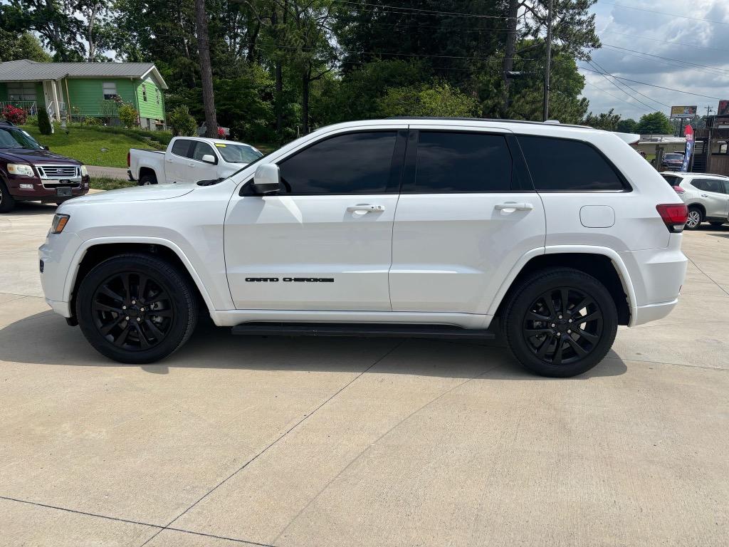 2017 Jeep Grand Cherokee Laredo photo