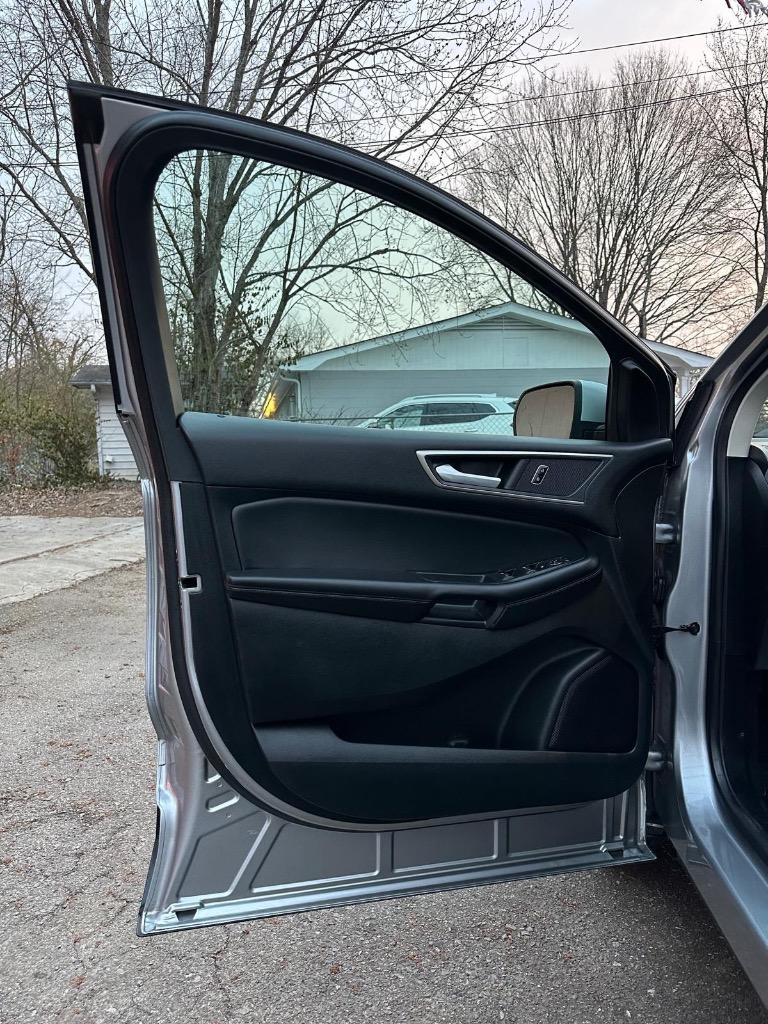 2023 Ford Edge SEL photo